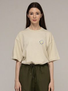 This is a casual and comfortable t-shirt by GRAVER that is made out of high quality and sturdy fabric. With unique design detail and trendy mood, you can style it for your casual and young daily outfit.- Round double ribbed neckline- Urethane graphic print detail- Unisex item Trendy Khaki Crew Neck T-shirt, Trendy Beige Relaxed Fit T-shirt, Cream T-shirt For Summer Streetwear, Beige Graphic Tee For Summer, Sporty Cotton T-shirt For Spring, Casual Cream Short Sleeve T-shirt, Trendy Beige Short Sleeve T-shirt, Beige Short Sleeve T-shirt For Spring, Beige Trendy Relaxed Fit T-shirt