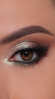 Mardi Gras Ball Makeup Looks, Prom Makeup For Green Dress Full Face, Green And Silver Makeup Looks, Non Makeup Makeup Look, Emerald Green Dress Makeup Ideas, Green And Silver Makeup, Khaki Eyeshadow, Eyes Make Up Ideas, Golden Smokey Eye Makeup