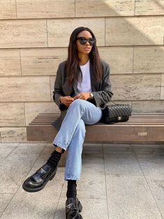 Chunky Loafers Outfit Style, Loafer Outfits Women, Loafers Street Style, Chunky Loafers Outfit, How To Style Loafers, Black Loafers Outfit, Loafers For Women Outfit, Loafers Outfits, Loafer Outfits