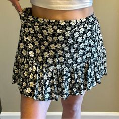 Brand New With Tags Forever 21 Floral Skirt W/ Built-In Shorts In Size Large. This Is An Adorable And Comfortable Skirt That Has A Pair Of Shorts Built Into Them So You Don’t Have To Worry About Anything While Wearing Them. The Front Waistband Is Stretchy And It Is Flat Along The Front And Elastic Across The Back (See Photos). I Bought This And Lost Weight So I Never Got To Wear It. It Is Very Cute And Comfortable! Feel Free To Make Me An Offer! Thanks For Stopping By My Closet! Trendy Skirted Bottoms For Brunch, Summer Black Lined Skirt Bottoms, Black Summer Mini Skort, Trendy Mini Length Bottoms For Brunch, Trendy Skort For Brunch, Trendy Floral Print Skirted Bottoms, Mini Hem Lined Skirt For Day Out, Flowy Mini Hem Skort For Day Out, Skirted Skort With Floral Print For Day Out