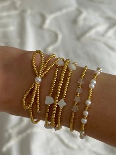 clover bracelet – ivory moon Coastal Beaded Bracelets, Jewelry Inspo Bracelets, Cute Gold Bracelet, Cute Gold Jewelry Aesthetic, Diy Gold Bead Bracelets, Outfit Accessories Ideas Jewelry, Beaded Bracelets Aesthetic