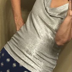 Ann Taylor Silver Shell Size Xs But Fits Loosely More Like A Medium (I'm 5'2' And 120 Lbs) See Photos For Condition No Tags Casual Fitted Sequin Tops, Casual Stretch Sequin Tank Top, Casual V-neck Sequined Tops, Casual Sequined V-neck Top, 120 Lbs, Ann Taylor, Womens Tops, Women Shopping, Color