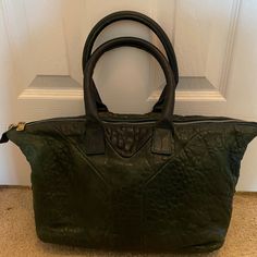 Yves Saint Laurent (Ysl) Green Leather Purse Open To Offers And Trades The Color Is A Dark Green Soft Leather The Only Flaw - One Of The Straps Is Slightly Coming Apart Not A Shoulder Bag! It Is A Arm/Hand Bag Saint Laurent Purse, Saint Laurent Sunglasses, Saint Laurent Bags, Yves Saint Laurent Bags, Green Soft, Baby Monogram, Heart Bag, Tassel Bag, Monogram Bag