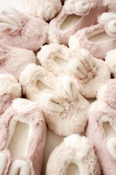 Bunny Slipper - Rose These cute and cozy bunny slippers will keep your little one's feet nice and warm and are the perfect gift for Easter! For the most accurate garment color, we recommend referring to the flat lay image on a desktop computer. Size Guide: Insole Length EU19/20 12.4cm EU21/22 13.7cm EU23/24 15cm EU25/26 16.3cm EU27/28 17.6cm EU29/30 18.9cm EU31/32 20.2cm Pinwheel Bow, Bunny Slippers, Beach Items, Miniature Dollhouse Furniture, Hard Headbands, Hand Accessories, Christmas Gift Card, Baby Soft Toys, Christmas Gifts Toys