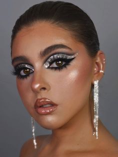 Inspiração de maquiagem
Maquiagem
Como se maquiar
Maquiagem para festa
Top 10 maquiagem 
Makeup
☯️ ɪɢ: azc_ale Glitter Rockstar Makeup, Silver Drag Makeup, Freestyle Disco Dance Makeup, Silver Christmas Makeup, Prom Editorial, Greta Mikki, Makeup Ideas 2023, Comp Makeup, Drag Brunch