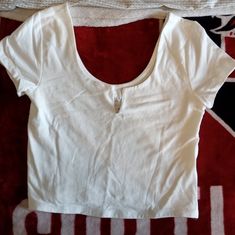 Nwt White Aeropostale Baby Tee. Size Medium. 95% Cotton 5% Spandex. Super Comfy. Cute White Stretch T-shirt, Cute Stretch White Crop Top, White Stretch Crop Top T-shirt, Cute White Stretch Tops, Basic White Cotton Crop Top, White Basic Cotton Crop Top, White Cotton Crop Top For Everyday, White Cotton Scoop Neck Top, White Crop Top T-shirt For Everyday