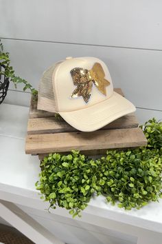 Gold Bow Hat Hat Sugar Stitch/Faire Gold Baseball Cap For Summer, Summer Gold Trucker Hat, Adjustable Gold Baseball Cap For Summer, Gold Adjustable Cap, Adjustable Gold Cap, Cream Snapback Hat One Size, Gold Flat Brim Hat, One Size Fits Most, Gold Flat Brim Hat One Size, Adjustable Gold Hats For Gifts