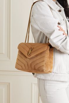 SAINT LAURENT's 'Loulou' bag is inspired by Loulou de la Falaise, the founder's friend and muse who embodied the Rive Gauche  haute bohémienne  of the '70s. Made from velvety-soft suede, this brown version features the signature chevron quilted finish and house's gilded logo plaque at the front. Ysl Loulou Bag, Sac Yves Saint Laurent, Ysl Handbags, Suede Outfit, Sacs Design, Beige Handbags, Yves Saint Laurent Bags, Small Quilts, Brown Bags