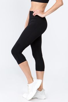 Perfect for wearing to yoga class or with a laid back tee, these Italian made seamless leggings feature a holds-you-in fit and cinched ankle detail for that perfect cropped look. Solid Elastic Activewear For Gym, Elastic Solid Activewear For Gym, High Stretch Activewear With Elastic Waistband, Sporty Elastic Yoga Pants, Elastic Sporty Yoga Pants, Athleisure Activewear With Comfort Stretch And Elastic Side Panels, Athleisure Activewear With Comfort Stretch, Athleisure Stretch Seamless Yoga Pants, Elastic Seamless Athleisure Activewear