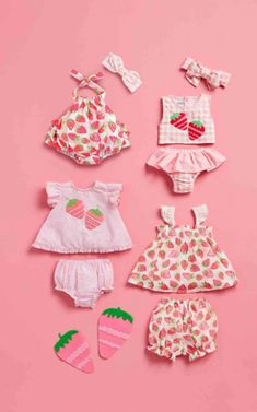 Your little one will look "berry sweet" in this Strawberry Seersucker Pinafore Set. Features an open petal back detail, ruffle trim, and two appliqued layered felt tri-colored strawberries. The set comes with coordinating bloomers. Coordinating Sibling Outfits, Strawberry Romper, Vintage Kids Clothes, Sibling Outfits, Kids Birthday Themes, Strawberry Print, Baby Costumes, Baby Life