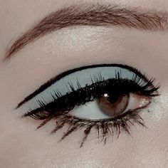 Drawn On Eyelashes, Rocky Horror Picture Show Inspired Makeup, Rocky Horror Inspired Makeup, White Eye Looks, Cool Eye Looks, Rocky Horror Picture Show Makeup, Rocky Horror Outfit Ideas, Rocky Horror Picture Show Outfit, Rocky Horror Makeup