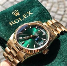 Green Watch, Gold Rolex, Premium Watches, Gold Watch Men, Watch Lover, Rolex Watch, Watches Unique, Stylish Watches, Rolex Day Date