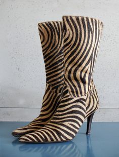 Mercanti Aldo vintage fashion hair leather ZEBRA print boots size: 40 EUR, 9 US WOMEN, 6.5 UK WOMEN high quality hair on leather  leather linning zippers condition: very good vintage Luxury Vintage Boots For Party, Luxury Vintage Party Boots, Winter Ankle Boots In Calf Hair, Leather Outfit Women, Print Outfits For Women, 70s Fashion Shoes, 90s Brands, Zebra Print Outfits, Zebra Print Boots