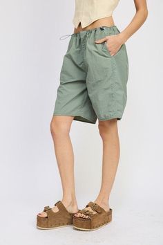 CONTRASTED BERMUDA SHORTS - TAN / L 
SIZE & FIT :MODEL WEARS SIZE SMALLMODEL'S HEIGHT 5'9Made In: IMPORTEDFabric Contents: 100% NYLONCONTRAST: 100% COTTON Just A Girl, Outerwear Sweater, Casual Jeans, Sweater Jacket, Cargo Shorts, Bermuda Shorts, A Girl, Casual Pants