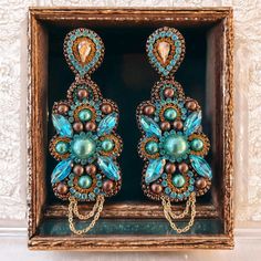 Gorgeous sparkling rhinestone earrings ✨✨ Add that finishing touch to your outfit in these statement pieces! Length: approx 4.0 in Turquoise Drop Crystal Earrings For Party, Turquoise Crystal, Boho Glam, Rhinestone Earrings, Houston Tx, Crystal Rhinestone, Statement Earrings, Jewelry Earrings Dangle, Statement Pieces