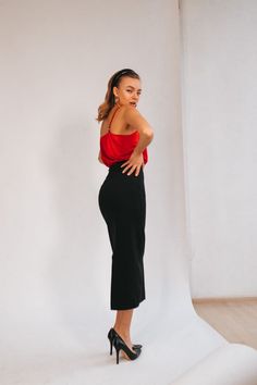 Fabric: high quality suiting fabric Available sizes: XS, S, M, L Color: Mocco, Green, Black, Red High Waist Pencil Skirt, Suit Jumpsuit, Suiting Fabric, High Waisted Pencil Skirt, Black High Waist, Pencil Skirt Black, Puff Sleeve Dresses, Crop Top Shirts, Sleeveless Jumpsuits