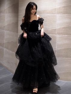 Black Evening Dress 2023 New Luxury Style Dress Banquet Host Dress Suit Small Black Dress Dark Dress Md Dresses, Black Scene, Bday Dress, Black Evening Dress, Black Evening Gown, Guitar Obsession, Tulle Material, Prom Dresses Black, Princess Sleeves