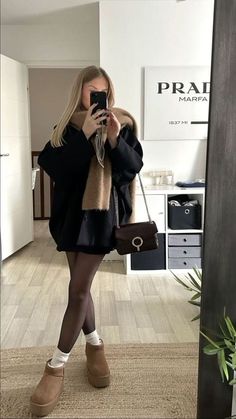 Winter High Boots Outfit, Office Outfit With Boots, Boot Outfit Aesthetic, Winter Outfits Black Pants, Botas Ugg Outfit, Office Winter Outfits Women, Winter Date Outfit, Ankle Boots Outfit Winter, High Boots Outfit Winter