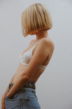 'anonymous' by eleanor atkins Short Blonde Hair Aesthetic Faceless, Melena Bob, Short Bob Styles, At Home Diy, Chin Length Hair, Blonde Hair Looks, Bob Styles, Hair Reference