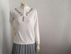 90s embroidered sweater boho bohemian sweater white jumper mockneck spring sweater cottagecore delicate floral embroidery sweater feminine jumper, 38/40 EU size, 50% cotton and 50% acryl. GOOD VINTAGE CONDITION BUT THE ITEM IS NOT DRY CLEAN OR WASHED  measurements lying flat : shoulders :39 cm (15.5 inches) bust :48 cm (19 inches) total lenght :61 cm (24 inches) sleeve lenght :61cm (24 inches) White Long Sleeve Sweater With Floral Embroidery, White Floral Embroidered Long-sleeved Sweater, White Sweater With Floral Embroidery For Spring, White Floral Embroidery Sweater For Spring, Fitted Long Sleeve Sweater With Floral Embroidery, Cottagecore Long Sleeve Spring Sweater, Cottagecore Long Sleeve Sweater For Spring, Cream Sweater With Floral Embroidery For Spring, Fitted Cream Sweater With Floral Embroidery