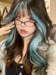 Green Aesthetic Hair, Hair Dye Aesthetic, Hair Dye Designs, Y2k Hair Dye, Hair Dye Patterns, Unique Hair Dye Ideas, Hairstyles Dyed, Colors To Dye Your Hair, Girl With Blue Hair