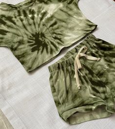 "This beautiful one color tie dye outfit is sold as a set. Comes with a short sleeved top crop top and a pair of bummie shorts. Made with soft and stretchy cotton knit fabric that is so comfy for your girl to wear all summer long! ➡️If you would like a custom length tee and not a cropped tee, please choose \"Custom Size\" and in the notes section at checkout, please provide me with the length of the tee that you want from the center back neck down to the hem. Sizes are: XSmall (6-12mo) Small (12 Tie Dye Fitted Cotton Crop Top, Fitted Tie Dye Cotton Crop Top, Casual Tie Dye Crop Top For Spring, Fitted Cotton Tie Dye Crop Top, Summer Casual Crop Top Sets, Casual Crop Top Sets For Summer, Summer Cropped Cotton Sets, Casual Summer Crop Top Set, Green Relaxed Fit Cotton Crop Top