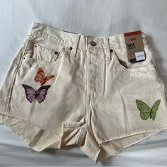 Brand New : Size 27 : Butterfly Embroidery : 501 : I Bought For $49.99 Casual Bottoms With Butterfly Embroidery For Spring, Levi's Beige Bottoms For Spring, Embroidered Fitted Shorts For Spring, Casual Embroidered Shorts For Spring, Fitted Embroidered Shorts For Spring, Spring Embroidered Fitted Shorts, Levis 559, Levi 501 Shorts, Painted Shorts