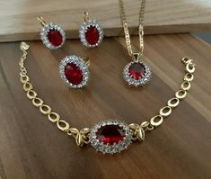 Ring Jewellery Design, Ruby Diamond, Gold Jewelry Fashion, Gold Jewellery, Diamond Pendant, Amazing Jewelry, Jewelry Set, Gold Jewelry