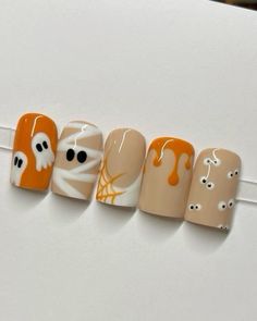 So in love!! Halloween Nails Paint, Nails Halloween October Short, Black Nails With Pumpkin, Fall Nails Spooky, Gel Nails Ideas Halloween, Spooky Square Nails, Halloween Short Square Nails, Short Fall Nails Trendy, Halloween Nails 2023 Square