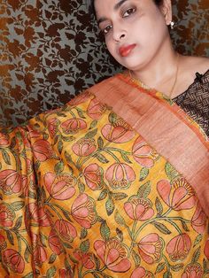 Item....Kalamkari print saree Silkmark certified Fabric...Ahimsa gachhi tussar with jari border Length...Saree 5.5 mtr Bp...1 mtr Care...Dry wash Chanderi Silk Saree, Engagement Ceremony, Mothers Day Special, Tussar Silk Saree, Organza Saree, Party Kleidung, Ikkat Saree, Pure Silk Sarees, Party Wear Sarees