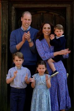 Principe William Y Kate, Prince William Family, Royal Family Portrait, William E Kate, Estilo Kate Middleton, Prins William, Royal Family Pictures, Princesa Kate Middleton, English Royal Family