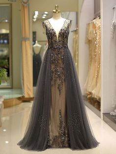 Unique Prom Dresses 2020, Unique Prom Dress, Winter Formal Dress, Grey Tulle Skirt, Dress Beading, Sweep Train Prom Dress, Dresses Graduation, Sparkly Prom Dress, Gold Evening Dresses