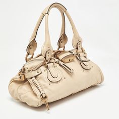 CHLOE Beige Leather Medium Paddington SatchelThis Paddington satchel from Chloe is designed to offer function and style at the same time. This satchel is created using leather and decorated with a large metal padlock. Its slouchy shape is held by dual top handles. Size: Height: 20 cm, Width: 18 cm, Length: 36 cmMaterial: LeatherThis item has been used and may have some minor flaws. Before purchasing, please refer to the images for the exact condition of the item. Isabel Marant Shoes, My Style Bags, Beige Purses, Girl Closet, Iconic Bags, Bags Designer Fashion, Cute Bags, Workout Accessories