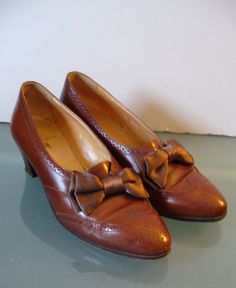 These shoes are just so beautifully made. Very clean and gently used. Leather uppers,leather sole and lining. Made in Italy for Ralph Lauren. Measures Insole 9.75" Width bottom sole 3" Heel 2.25" Please measure carefully and feel free to ask more questions regarding size and condition as there are no refunds or exchanges. Lot Ralph r-10 Ralph Lauren Heels, Italy Shoes, Snakeskin Purse, White Dress Shoes, Equestrian Boots, Womens Pumps, Ralph Lauren Shoes, Vintage Ralph Lauren, Black Loafers