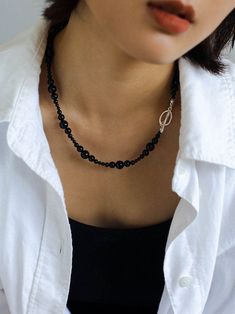 Unique fashion journey with our gradient black onyx chain. Combines sizes of black onyx beads (3mm to 8mm) for a striking and versatile accessory. Features gradient design, clavicle chain fit, and safety buckle for stylish and safe wear. Elevate your style with our black onyx clavicle chain for a sophisticated look. Metal: Recycled Sterling Silver Plated On Brass Gemstone:Black Onyx Necklace length 370-440mm Weight: 21.5g Minimalist Black Beaded Choker Necklace, Black Necklaces With Round Beads For Everyday, Black Beaded Chain Jewelry, Trendy Black Beaded Necklaces With Round Beads, Elegant Black Beaded Necklaces With Gemstone Beads, Elegant Black Beaded Necklace With Gemstone Beads, Minimalist Black Round Beaded Necklaces, Elegant Black Beaded Necklace For Everyday, Black Beaded Necklaces With Round Beads And Chain