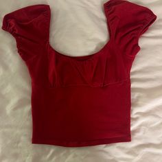 Size Xxs Never Worn Red Fitted Crop Top With Short Sleeves, Fitted Red Crop Top With Short Sleeves, Trendy Fitted Red Tops, Trendy Fitted Red Crop Top, Red Fitted Crop Top For Spring, Chic Fitted Red Top, Fitted Burgundy Crop Top, Red Fitted Chic Top, Red Tank Top