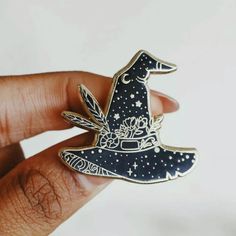 Witch Hat Enamel Pin In Black. Beautiful Floral & Celestial Details. Gold Color Alloy Metal With Safety Back. Bee Creative, Green Aventurine Crystal, Lapis Lazuli Crystal, Aventurine Crystal, Carnelian Crystal, Collar Pins, Labradorite Necklaces, Witchy Vibes, Pin Jewelry