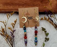 Planet Solar System dangle earrings in brass and 18k gold plated hooks, natural semi-precious stones. Masc Cottagecore, Planet Solar System, Planet Earrings, Handmade Jewelry Tutorials, Earrings In Gold, Semi Precious Stones, Craft Inspiration, Diy Earrings, Jewelry Tutorials