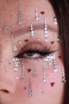 #valentinesmakeup #editorialmakeup #crystalmakeup #sireneyes #graphicliner #aestheticmakeup #redmakeup #beautyeditorial #vdaymakeup Rain Makeup, Robert Wun, Rooftop Party