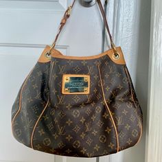 This Stylish Shoulder Bag Is Finely Crafted Of Classic Louis Vuitton Monogram On Toile Canvas. The Shoulder Bag Features An Adjustable Vachetta Leather Shoulder Strap, Vachetta Leather Piping And Trim Complete With Polished Brass Hardware Including A Large Engraved Front Plate. The Top Opens To A Light Beige Microfiber Interior With A Flap Pocket And Patch Pockets. Detail Base Length: 15.5" Height: 11.5" Width: 4.5" Drop: 7" Condition Used, Has A Cigarette Burn With A Few Marks. The Brand Plaque Still Has The Original Protection Sticker On It. Comes With Original Louis Vuitton Dust Bag Louis Vuitton Felicie Pochette, Louis Vuitton Tivoli, Louis Vuitton Dust Bag, Lv Damier, Louis Vuitton Felicie, Front Plate, Louis Vuitton Artsy, Monogram Neverfull, Neverfull Mm Monogram