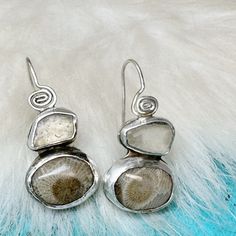 Women's Modern Organic Artisan Signed Earrings Gorgeous Artisan Modern Earrings Completely Handmade By A Michigan Artist. Two Petoskey Stones And Two Beach Glass Pieces Bezel Set Into Organic Shaped Earrings With Soldered Spiral Ear Wires. Weight: 8 Grams Measure Approximately 1 1/4"L X 1/2"W. Ships Fast In A Cute Jewelry Pouch And Tin. Stone Beach, Silversmithing Jewelry, Art Jewelry Earrings, Petoskey Stone, Metalwork Jewelry, Soldering Jewelry, Bold Jewelry, Glass Pieces, Modern Earrings