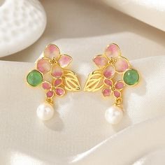 Fashion Element: Flowers Style: Retro Elegant Enamel Flower Shaped Jewelry, Floral Enamel Wedding Jewelry, Flower-shaped Enamel Jewelry For Wedding, Enamel Flower-shaped Jewelry For Wedding, Flower Shaped Enamel Jewelry For Wedding, Flower Shaped Enamel Wedding Jewelry, Enamel Flower Shaped Wedding Jewelry, Elegant Green Jewelry With Flower Decoration, Retro Earring