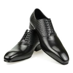 Step into sophistication with our High-Grade Leather Men Shoes, where style meets comfort seamlessly. Crafted from the finest quality leather, these shoes exude elegance and durability. The meticulous stitching and attention to detail showcase the expert craftsmanship behind each pair. The high-grade leather not only adds a touch of luxury but also ensures long-lasting wear and timeless appeal. Whether you're heading to a formal event or a casual gathering, these shoes make a statement, compleme Black Leather Oxfords, Formal Office, Oxford Shoes Men, Leather Oxford Shoes, Black Leather Shoes, Pointed Toe Shoes, Mens Oxfords, Toe Shoes, Stylish Shoes