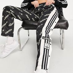 Adidas Originals Logomania Adibreak Pants | Size S | Brand New With Tags And In Original Packaging. Adidas Side Button Pants Outfit, Stripes Branding, Adidas Hose, Soccer Pants, Track Pants Women, Adidas Joggers, Joggers Track Pants, Side Snap, Adidas Crop