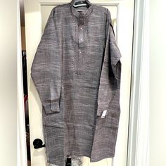 Pakistani Indian Men’s Kurta Sz M Nwt Light Weight Fabric. Really Nice! Chest Is 27” Across Pit To Pit. Smoke & Pet Free Home. Casual Cotton Kurta For Fall, Casual Fall Cotton Kurta, Casual Cotton Kurta For Winter, Casual Fitted Kurta For Fall, Casual Fitted Fall Kurta, Indian Men, Indian Man, Really Cool Stuff, Man Shop