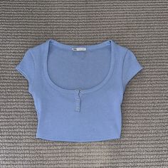 Brand: Zara Size: Small Color: Purple/ Periwinkle Crop Top, Flattering On, Buttons On Front, Never Worn Before Just Took The Tags Off !! Cheap Zara Women's Sweater, Purple Periwinkle, Light Grey Leggings, Friends Outfits, Coastal Granddaughter, Blue Crop Tops, Easy Trendy Outfits, Friend Outfits, Grey Leggings