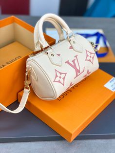 Size: 16cm*10cm*7.5cm It comes with Dust box, Care manual, Tag, and Paper bag. Lv Speedy, Top Collection, Cute Bag, New Handbags, Fashion Games, Fashion Statement, Wellness Design, Leather Bag, Wallets