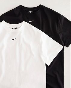 Nike Shirts Aesthetic, Nike T Shirt Outfits, Nike T-shirts, Nike Aesthetic Outfit, Men Wishlist, Nike Shirt Outfit, Nike Shirt Design, Nike Men Outfit, Nike Tshirts