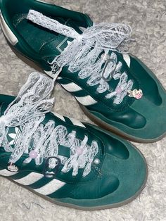 samba adidas Adidas Samba Decorated, Converse Shoes High Top, Adidas Samba Outfits, Samba Outfits, Nike Shox For Women