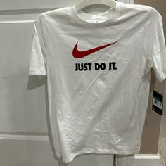 Brand New Nike White “Just Do It” Short Sleeve Shirt Tops Nike, Nike White, Kids Nike, Nike Shirts, New Nike, White Nikes, Nike Tops, Just Do It, Shirt Color